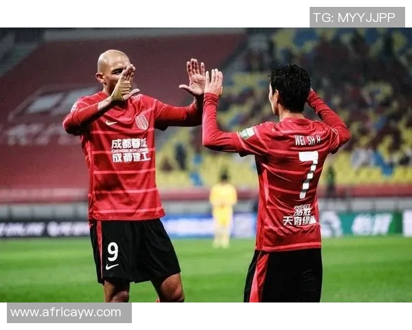 茹萨率队强势进攻成都蓉城力争胜利展现球队实力与决心