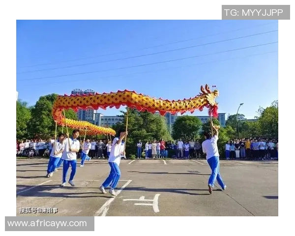 道崽闪转腾挪展现灵动身姿与智慧的完美结合