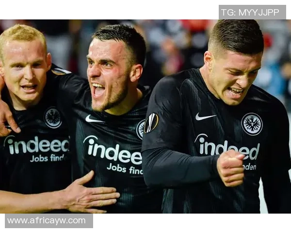 法兰克福主场大胜科隆，德甲前四渐入眼界