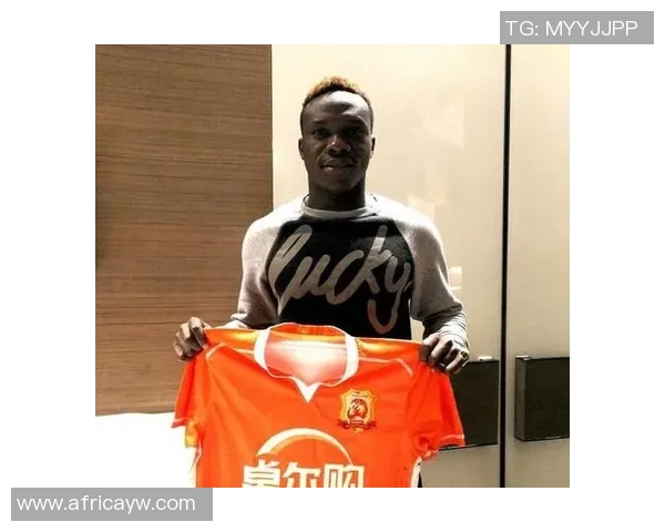 广岛三箭官宣签约德甲优质后卫，强援加盟助力球队征战下赛季