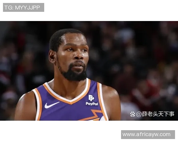 勇士主教练凯文·杜兰特宣布13年NBA生涯画上句号,球迷泪洒球场 勇士主教练凯文·杜兰特宣布13年NBA生涯画上句号,球迷泪洒球场